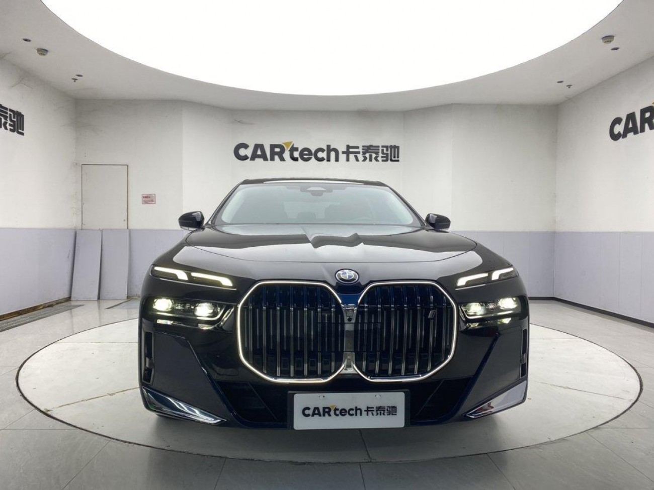 BMW i7 2025