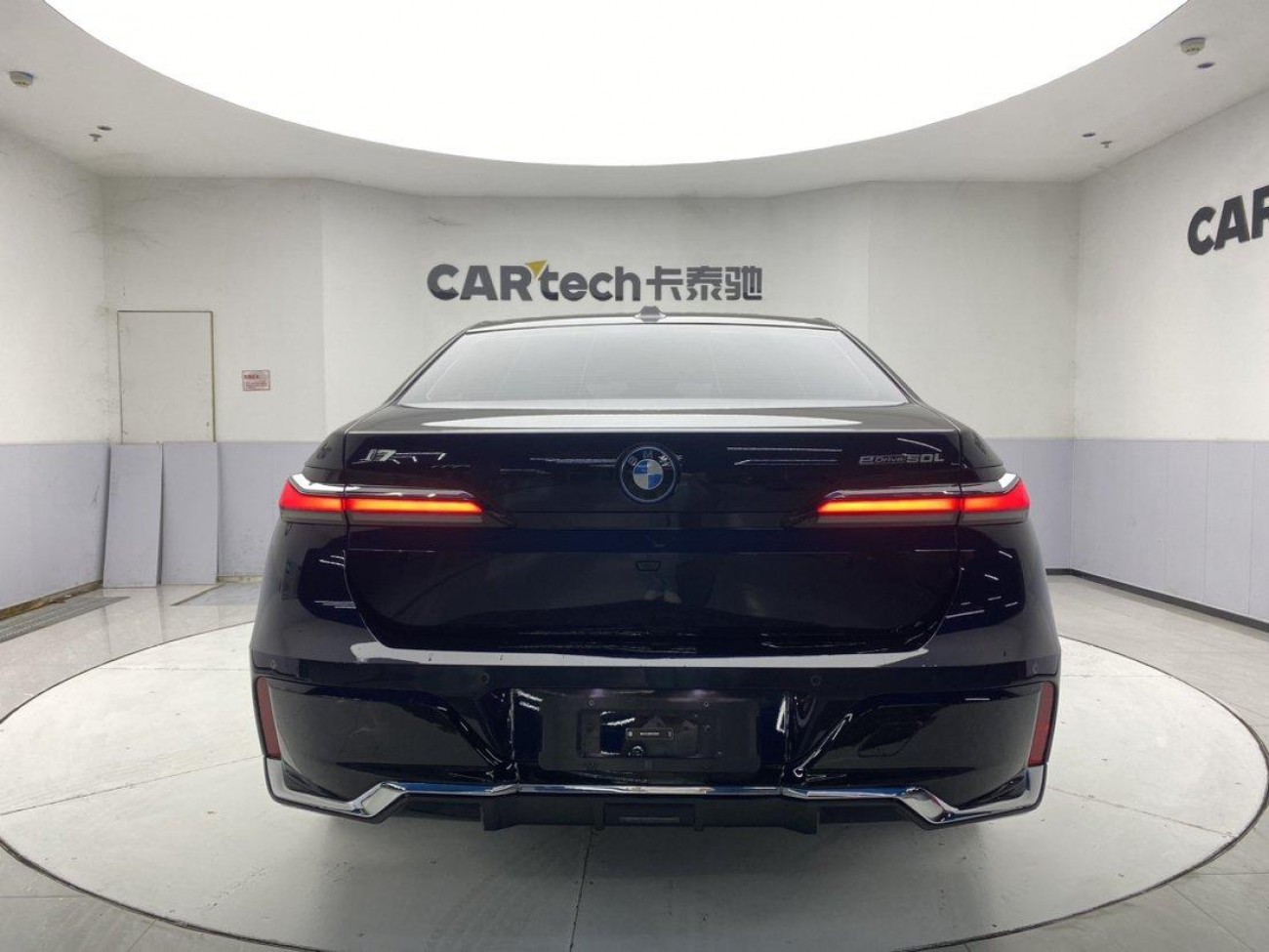 BMW i7 2025