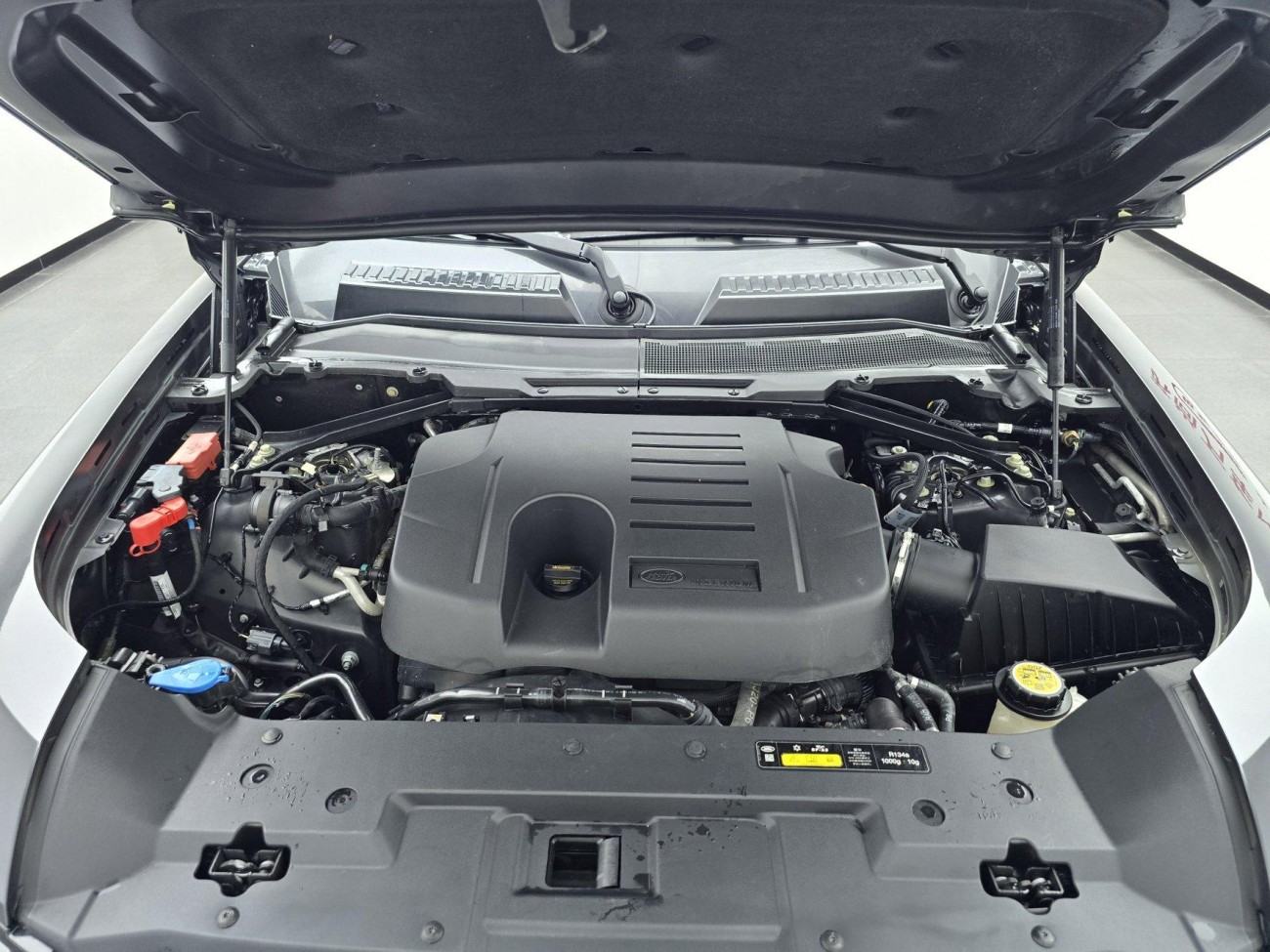 Land Rover Defender 2021