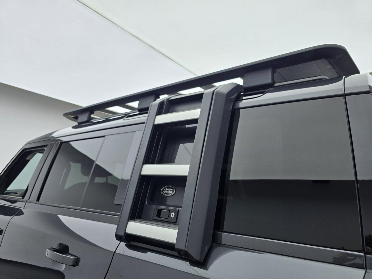 Land Rover Defender 2021