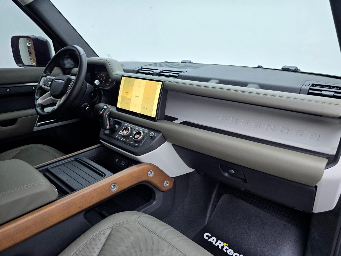 Land Rover Defender 2021