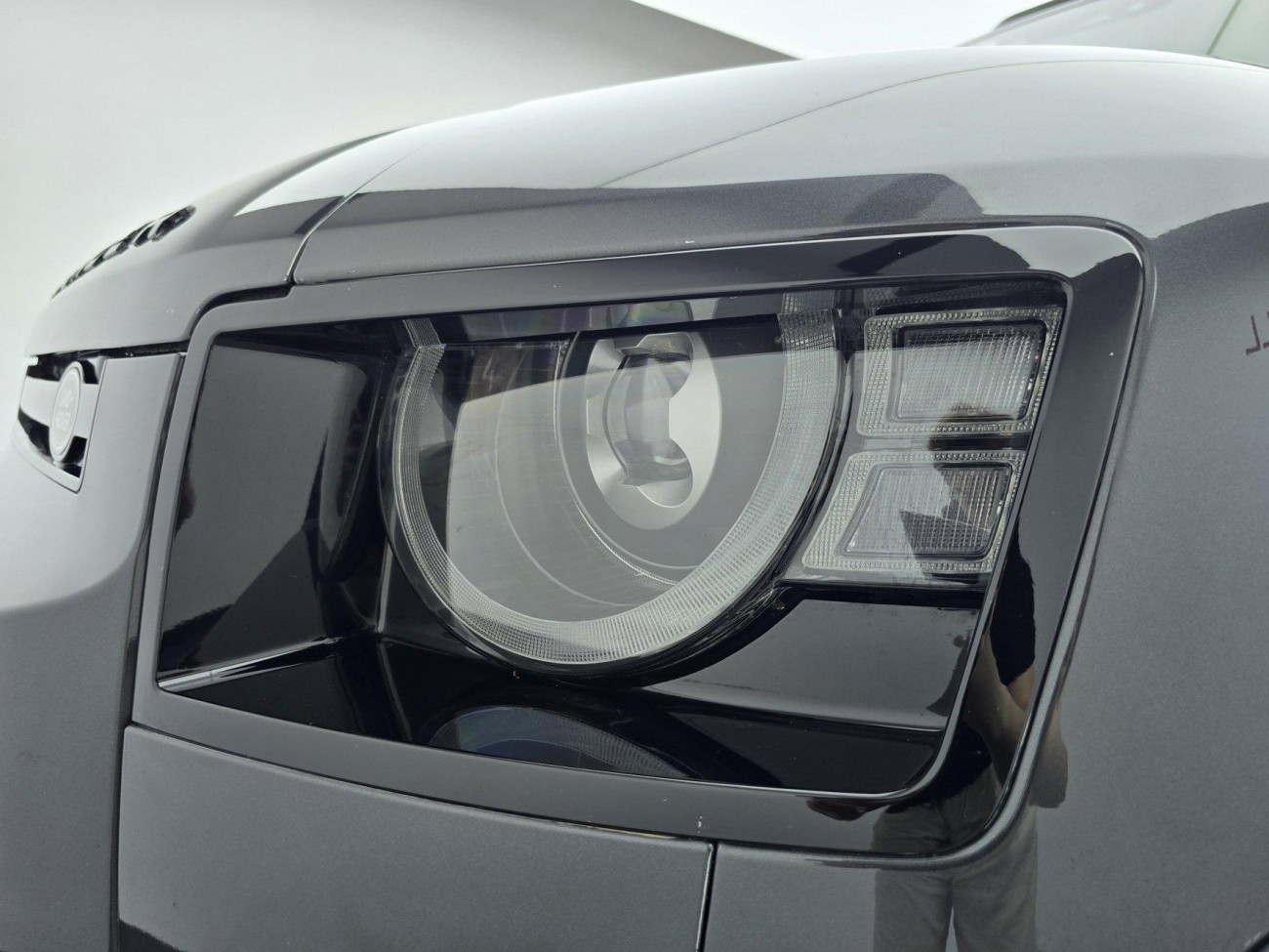 Land Rover Defender 2021