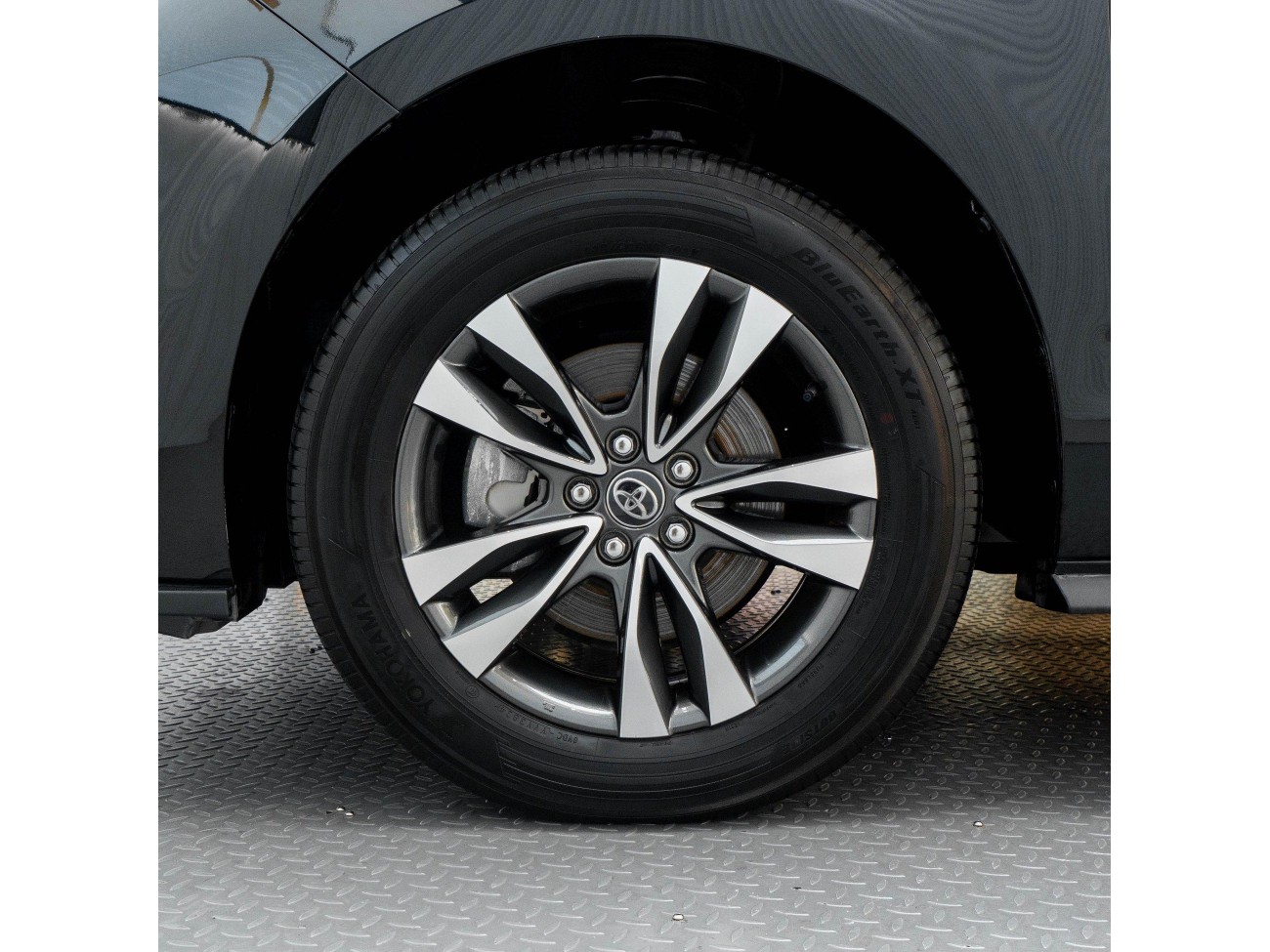 Toyota Granvia 2024