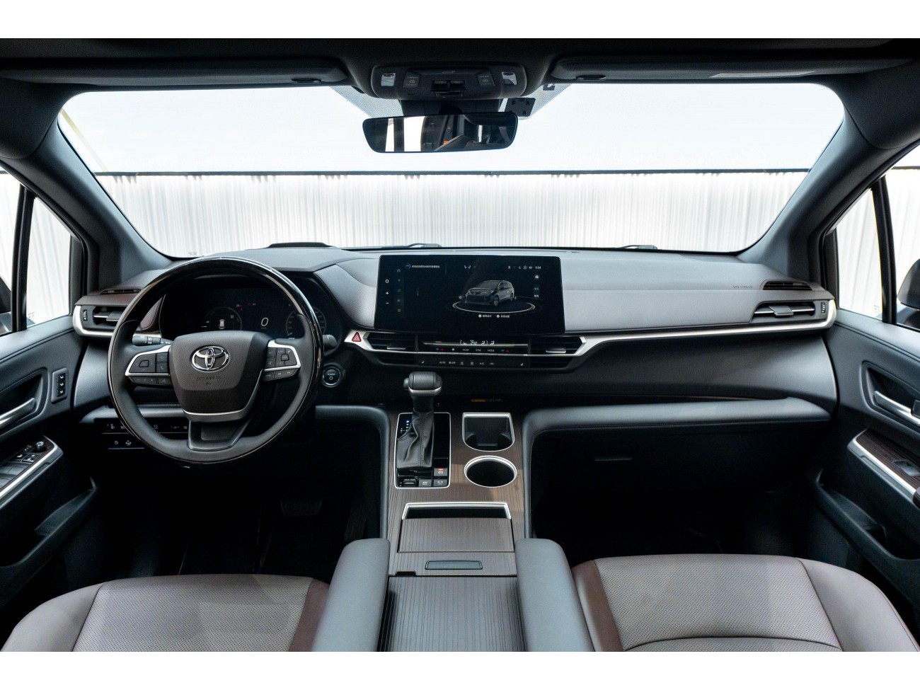 Toyota Granvia 2024