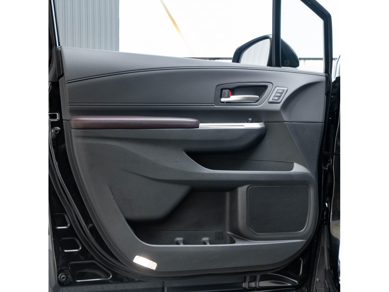 Toyota Granvia 2024