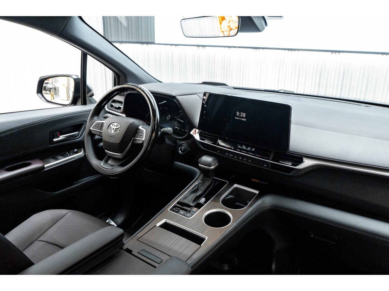 Toyota Granvia 2024