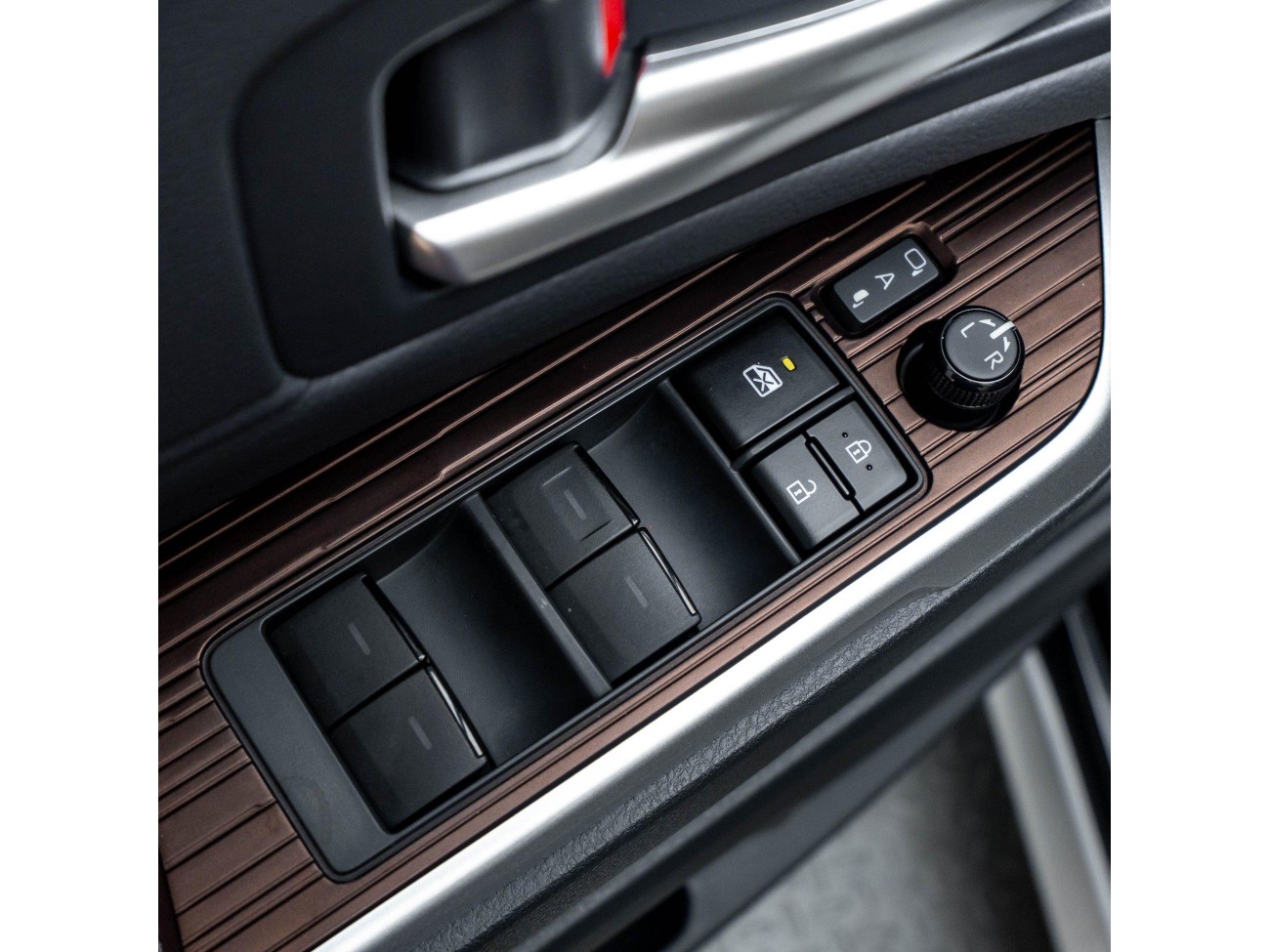 Toyota Granvia 2024