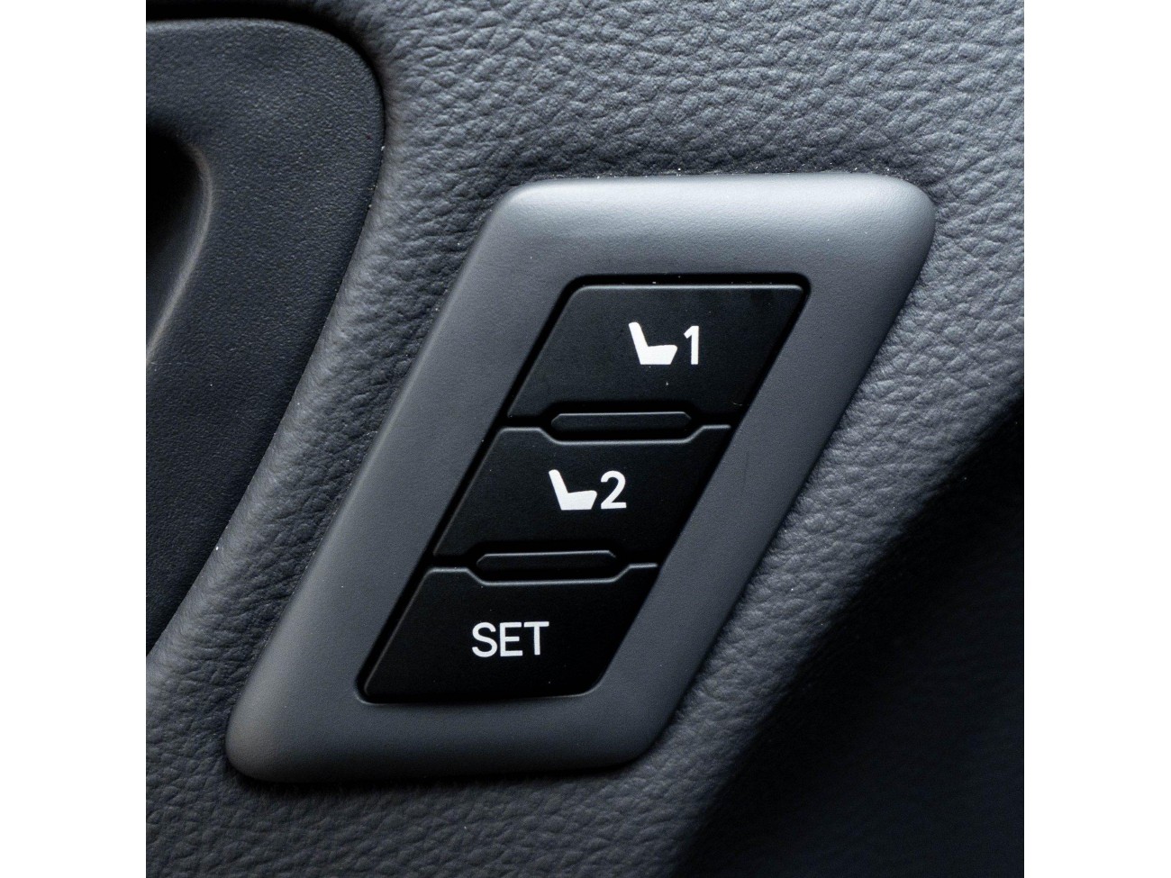 Toyota Granvia 2024