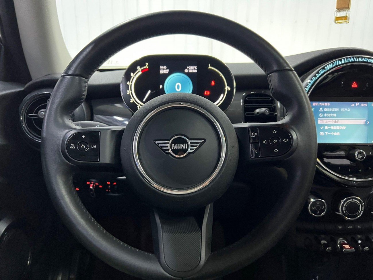 Mini ONE 2023