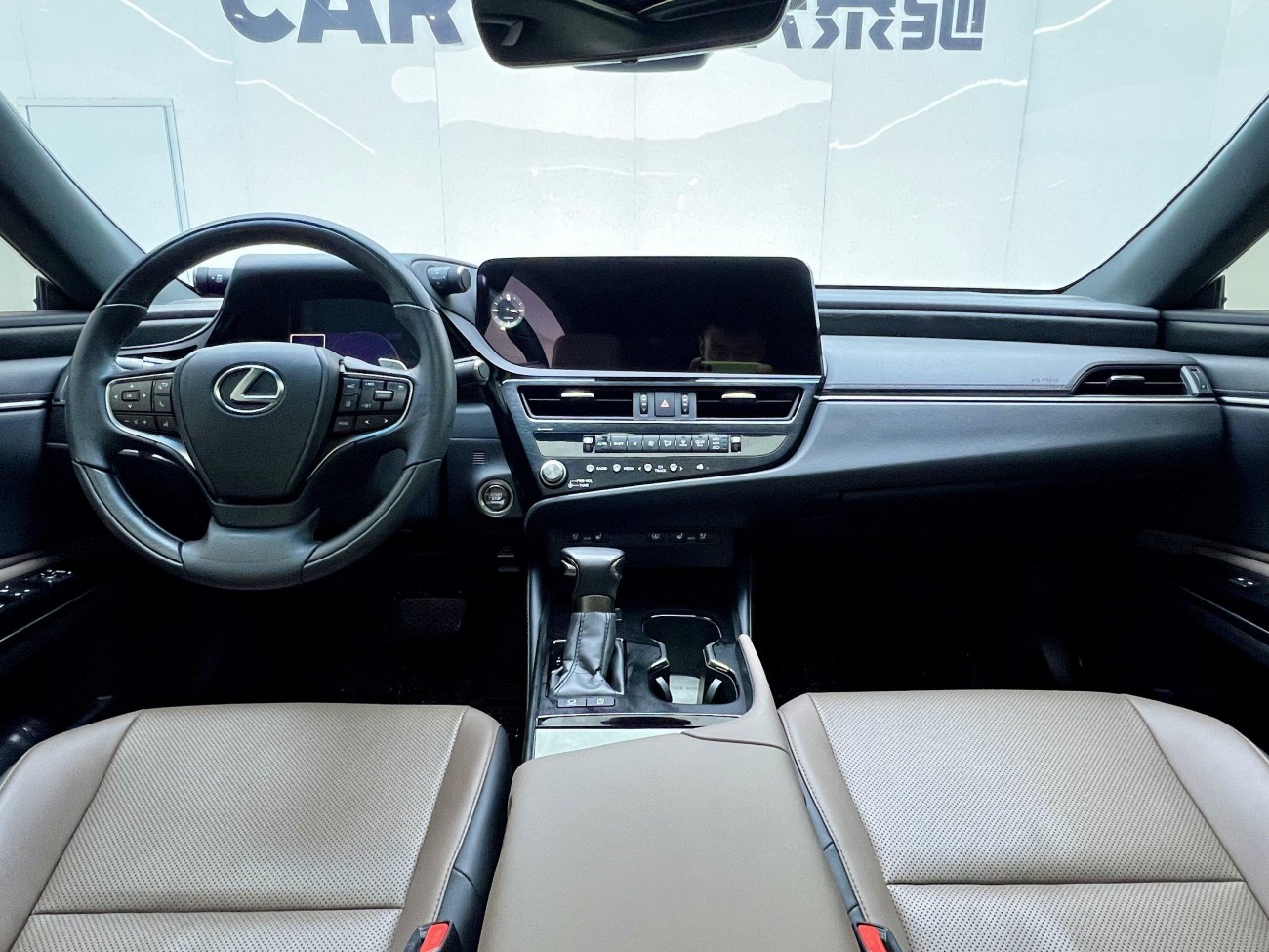 Lexus ES 200 2024