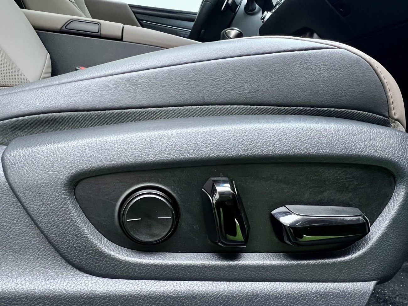 Lexus ES 200 2024
