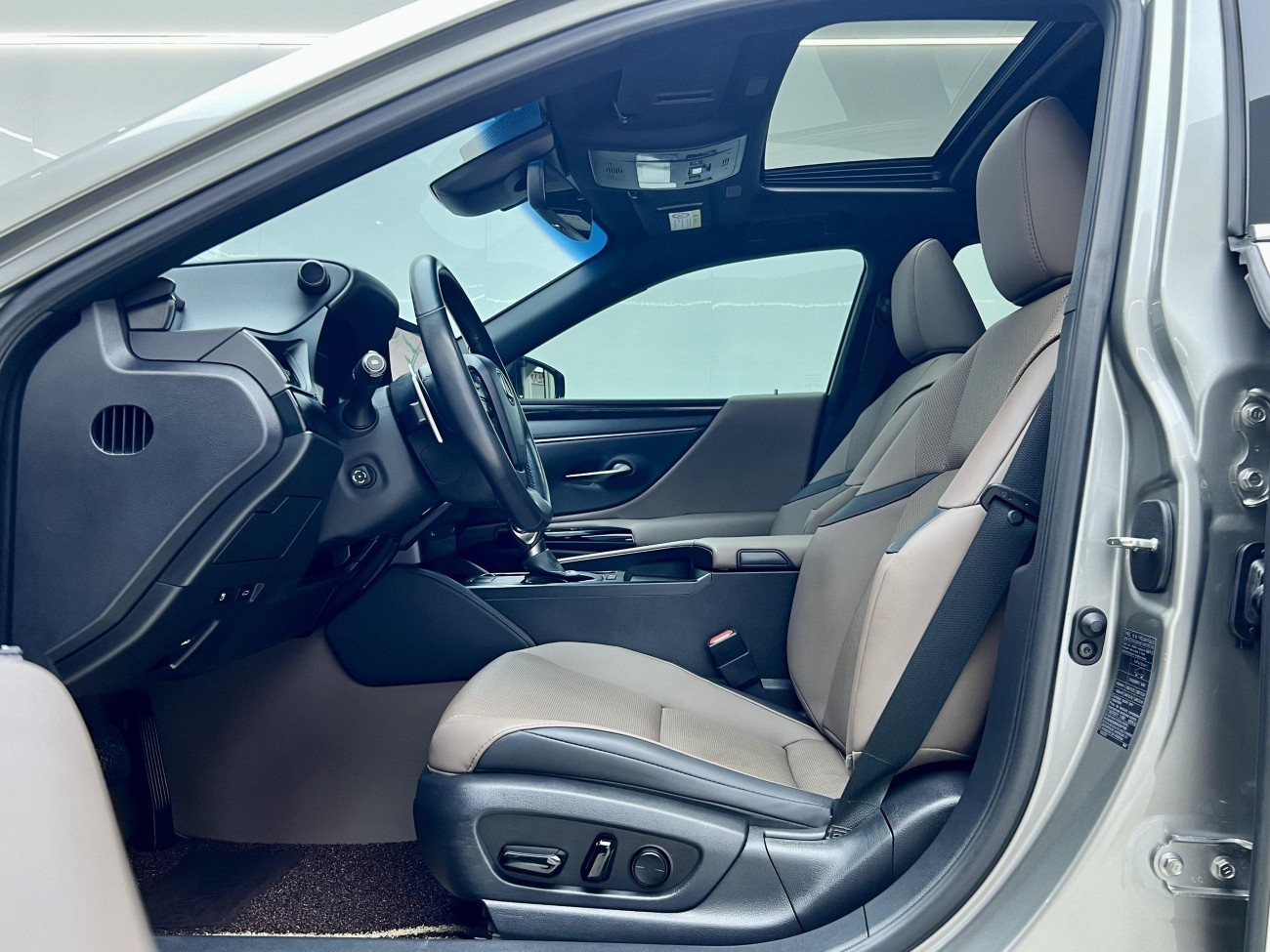 Lexus ES 200 2024