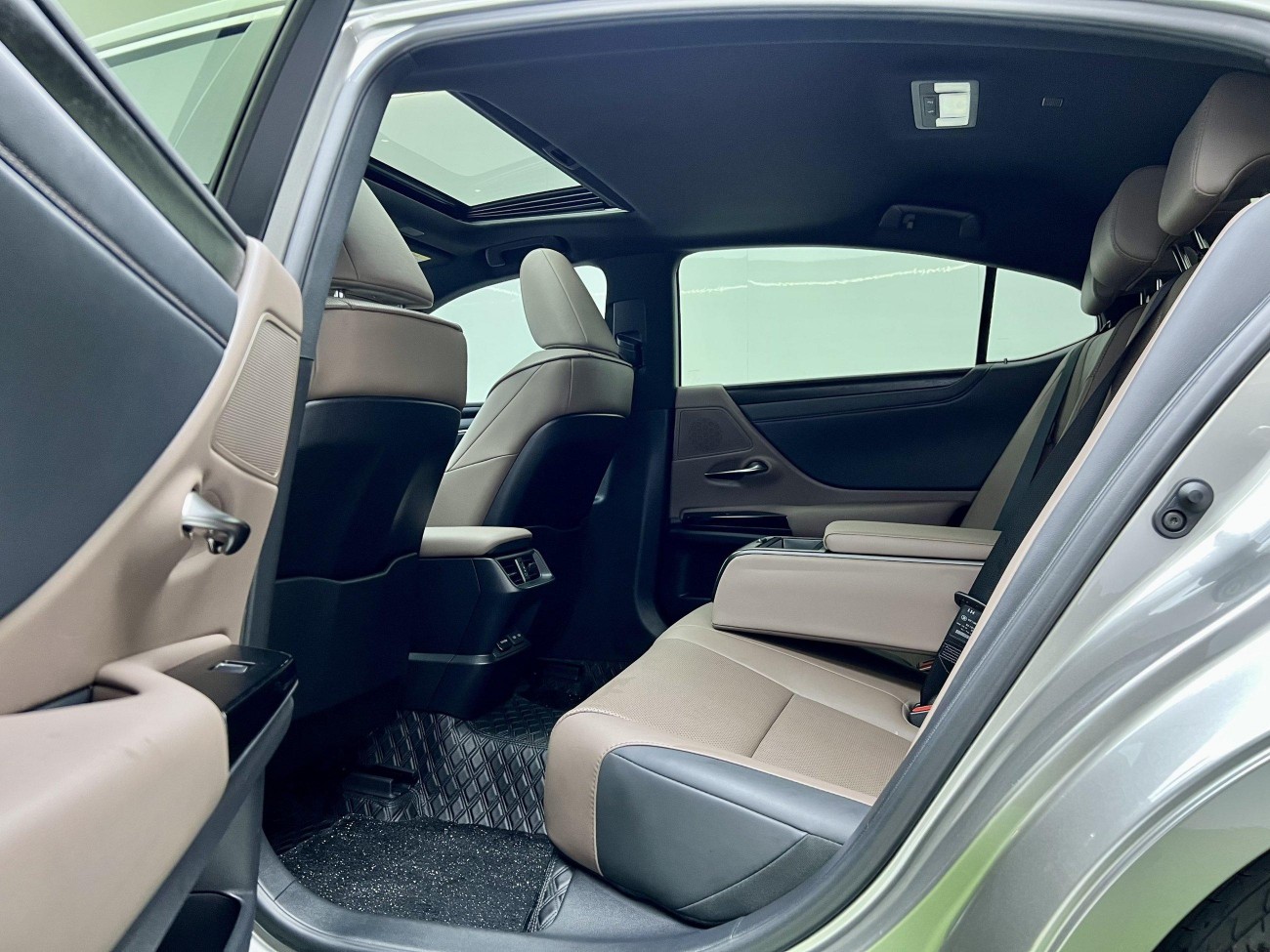 Lexus ES 200 2024