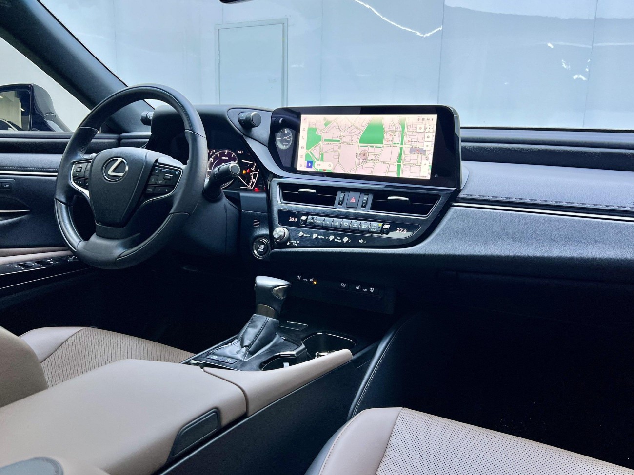 Lexus ES 200 2024