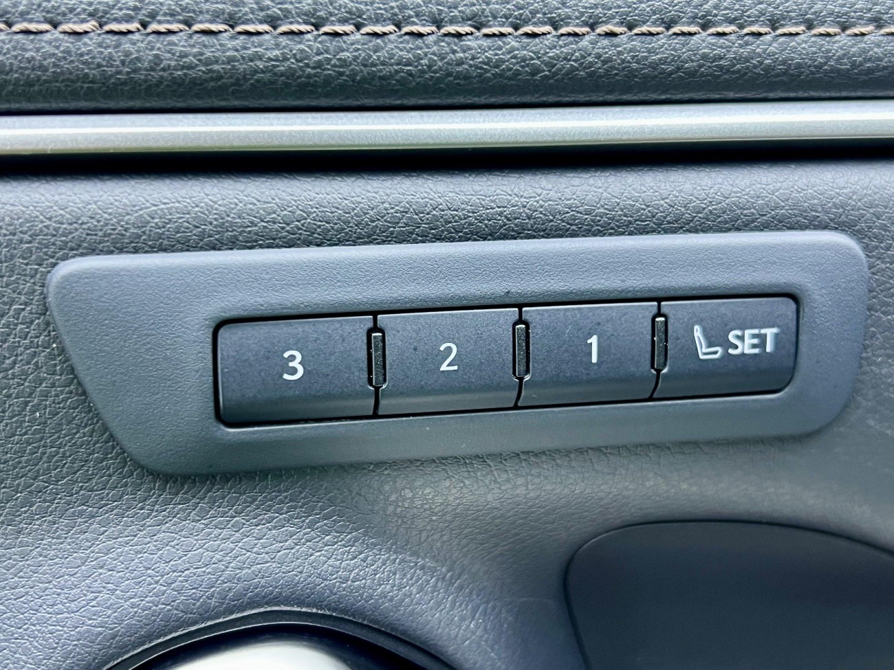 Lexus ES 200 2024