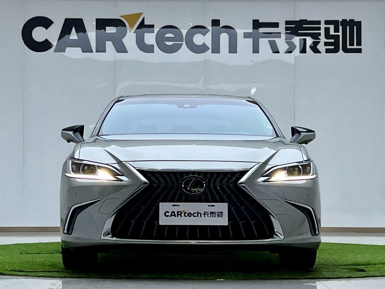 Lexus ES 200 2024