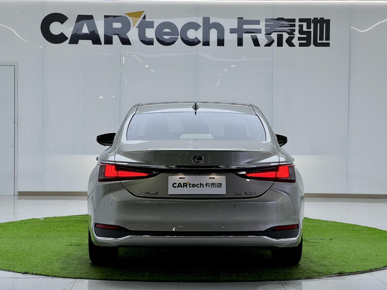 Lexus ES 200 2024