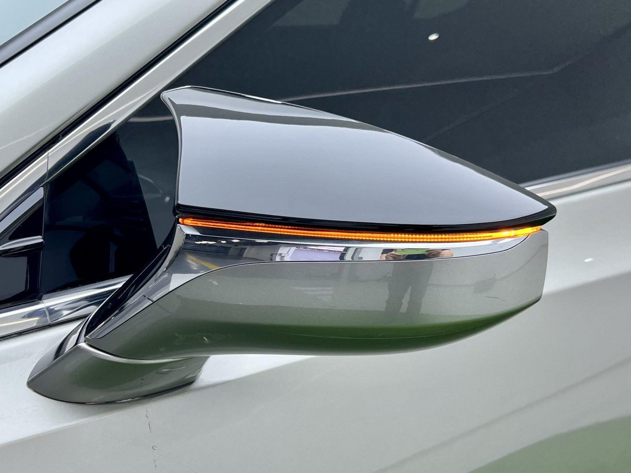 Lexus ES 200 2024