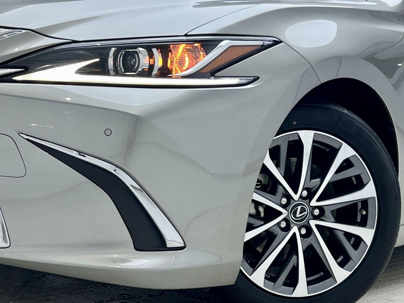 Lexus ES 200 2024