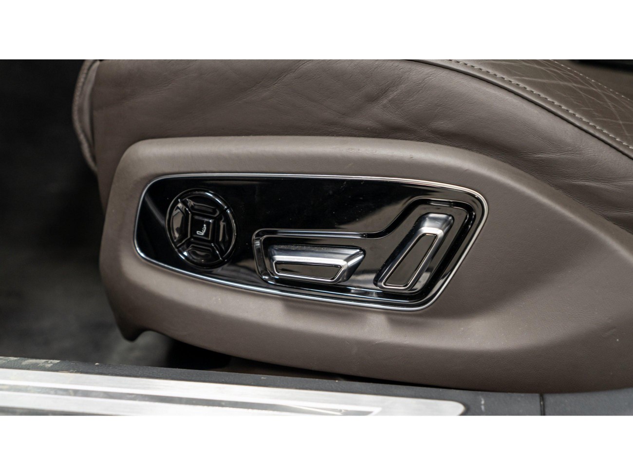 Audi A8L 55 TFSI 2022