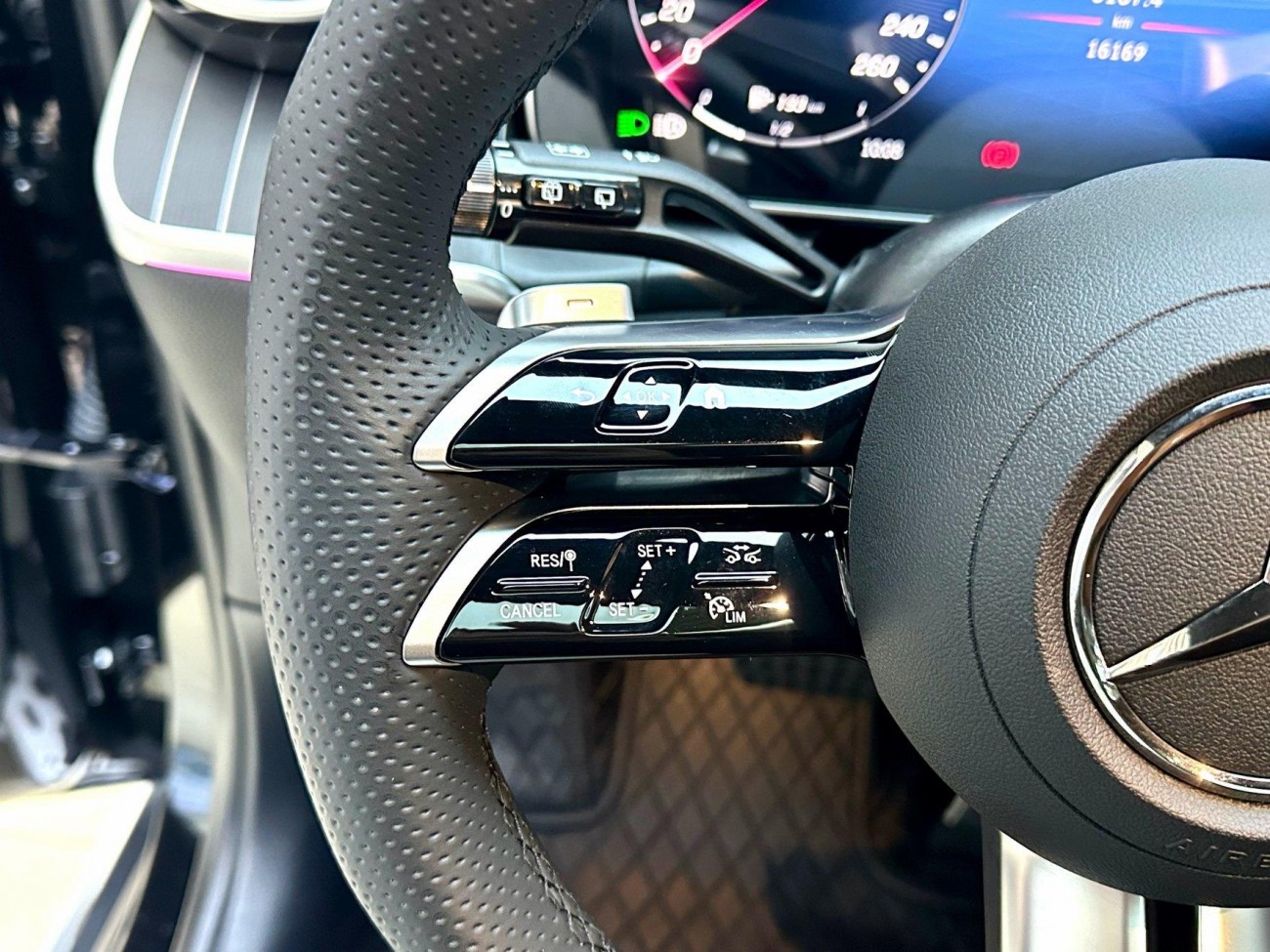 Mercedes-Benz GLC 260 L 2024