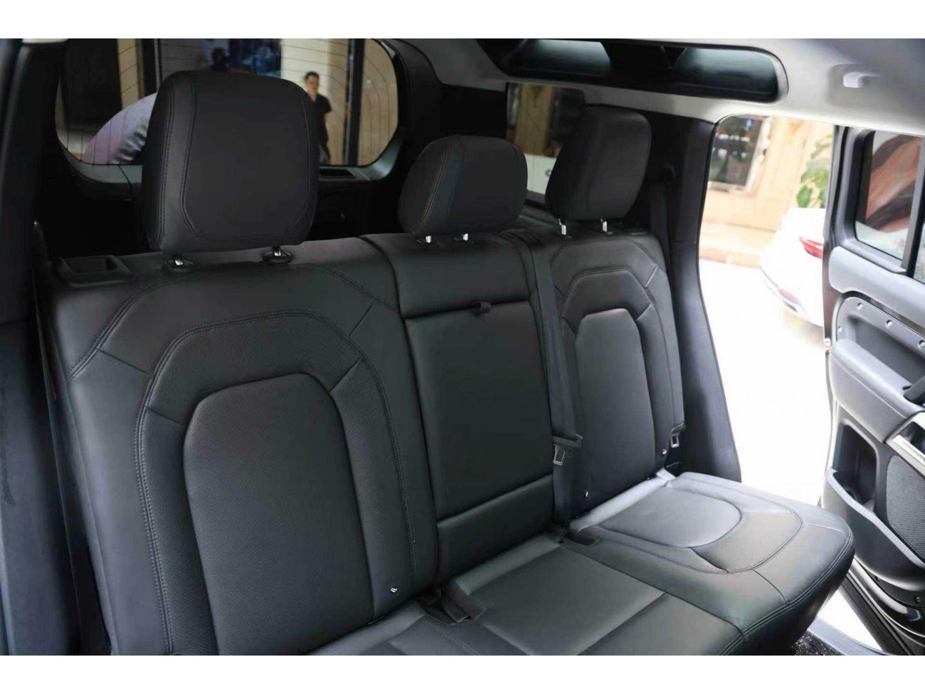 Land Rover Defender 2024