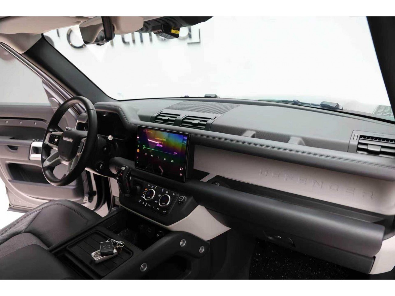 Land Rover Defender 2024