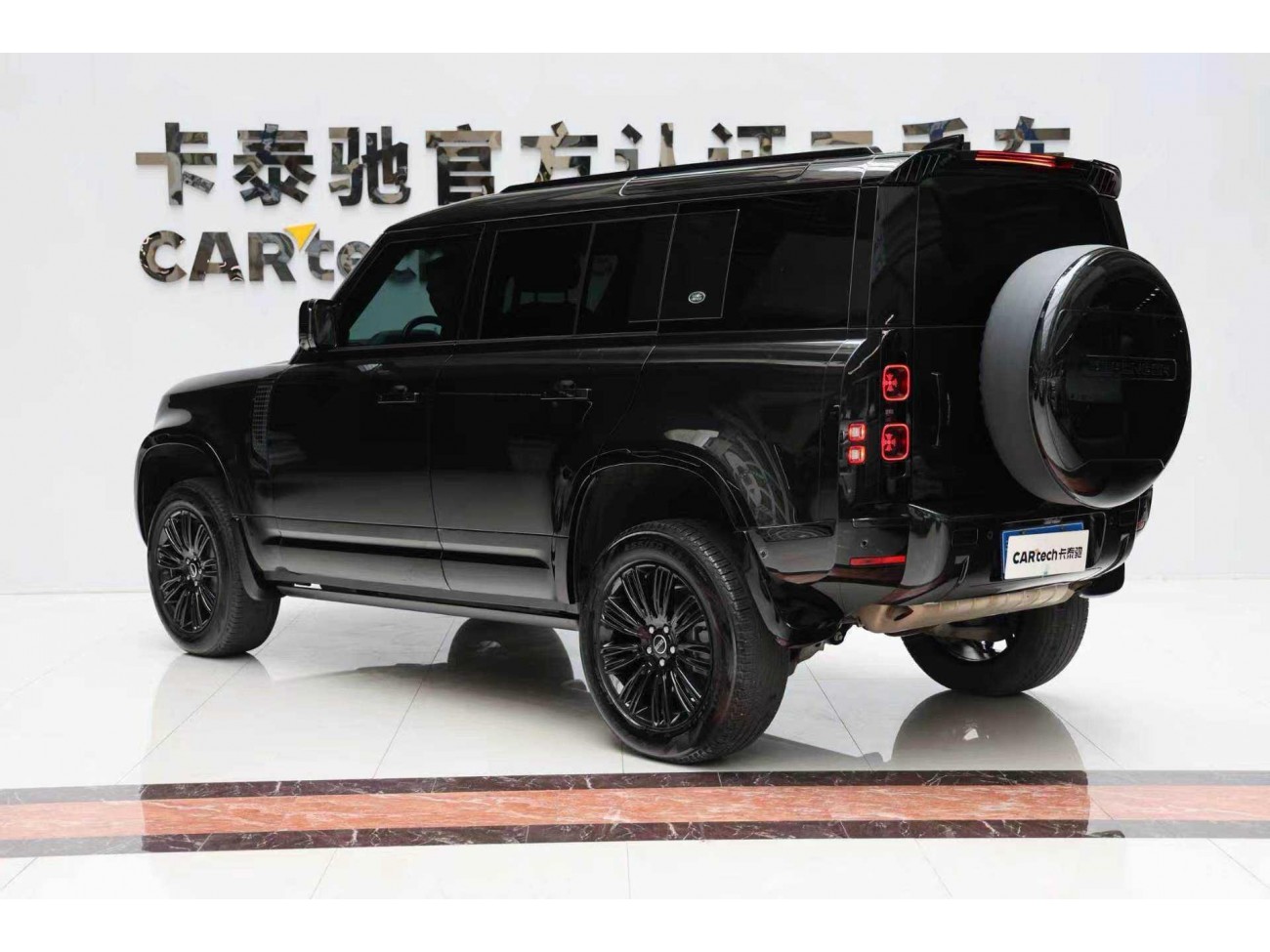Land Rover Defender 2024