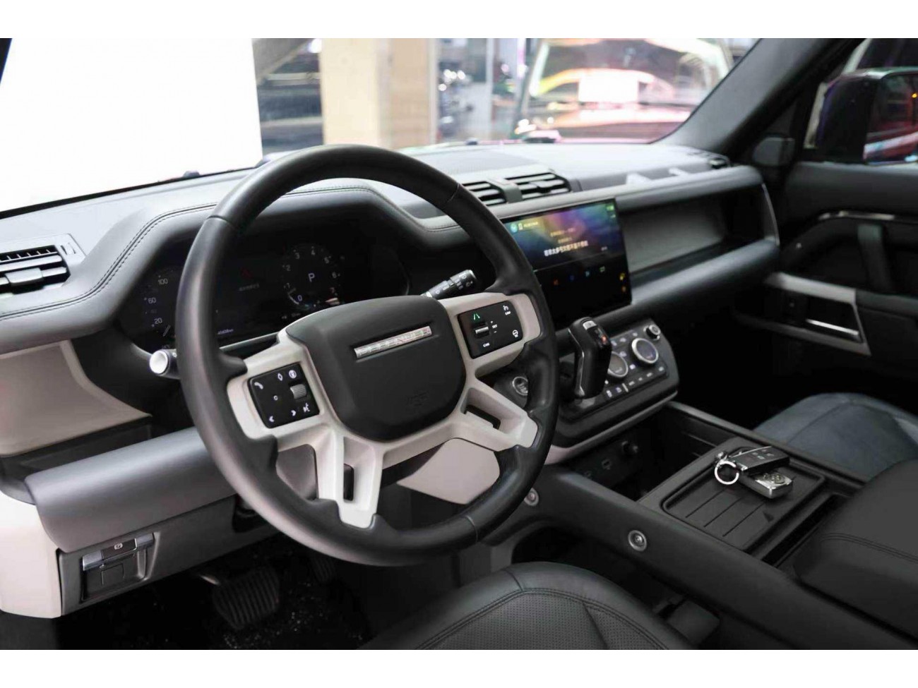Land Rover Defender 2024