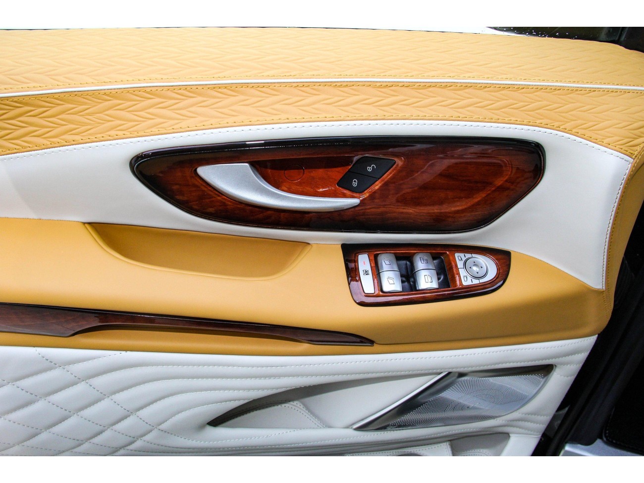 Mercedes-Benz 2023 2024