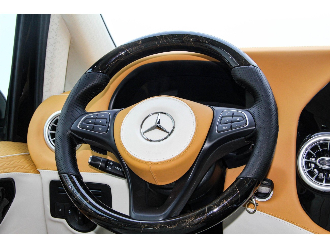 Mercedes-Benz 2023 2024