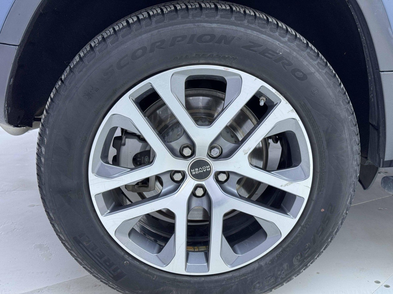 Land Rover Defender 2021