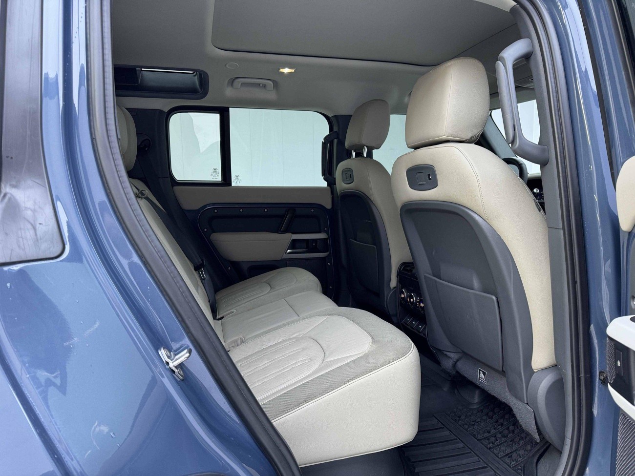 Land Rover Defender 2021