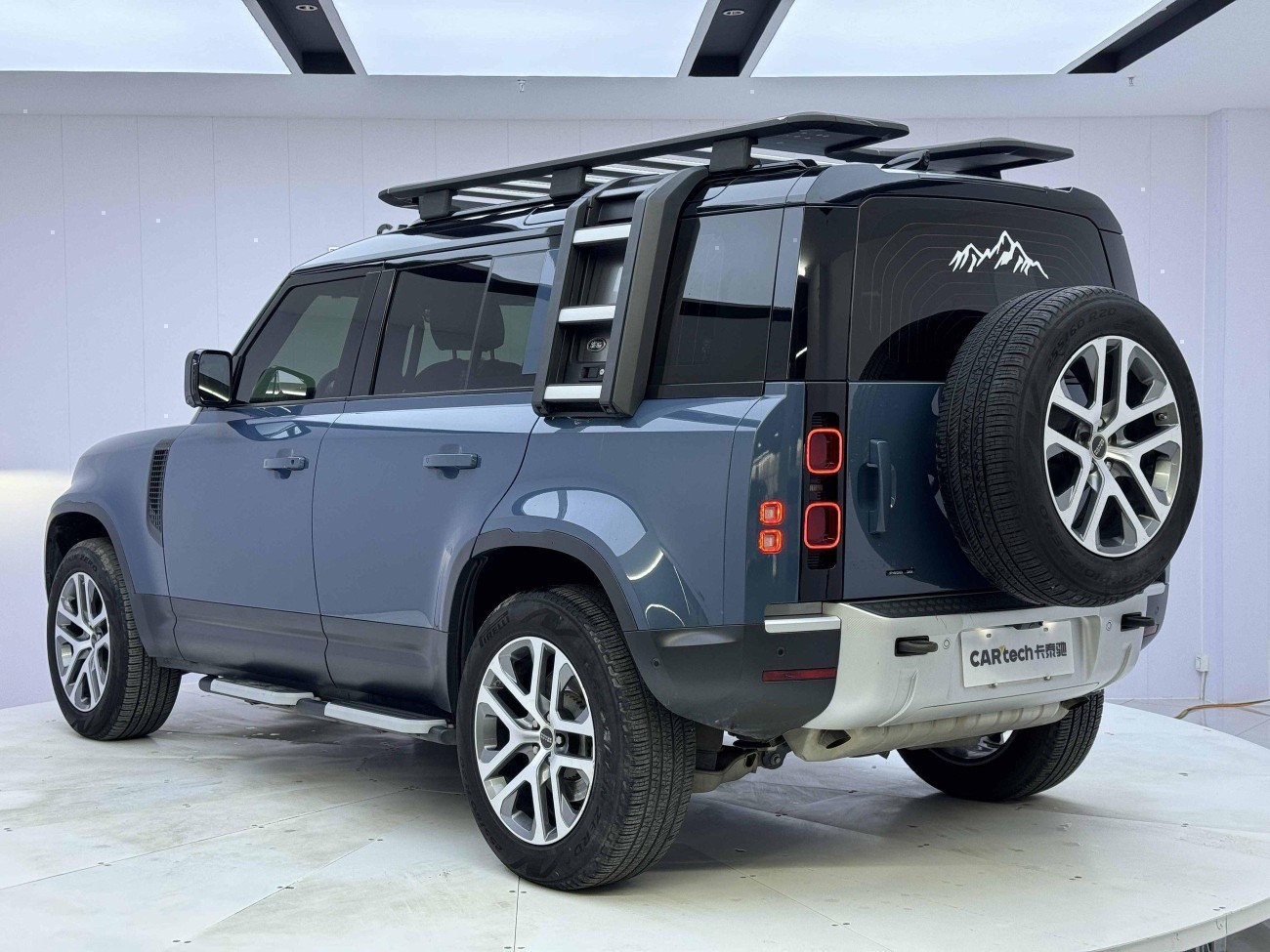 Land Rover Defender 2021