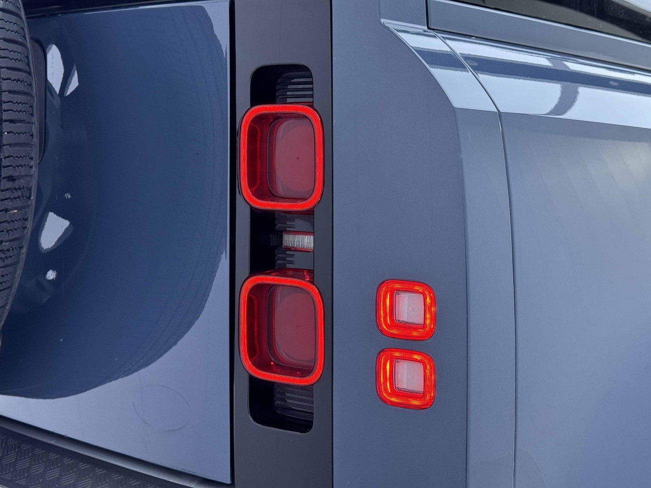 Land Rover Defender 2021