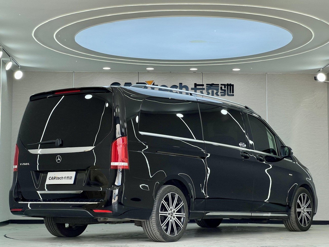 Mercedes-Benz V 2023