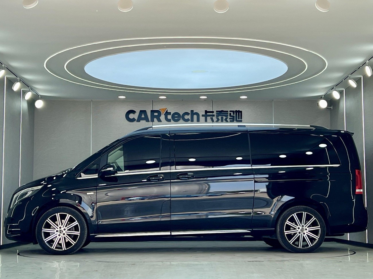 Mercedes-Benz V 2023