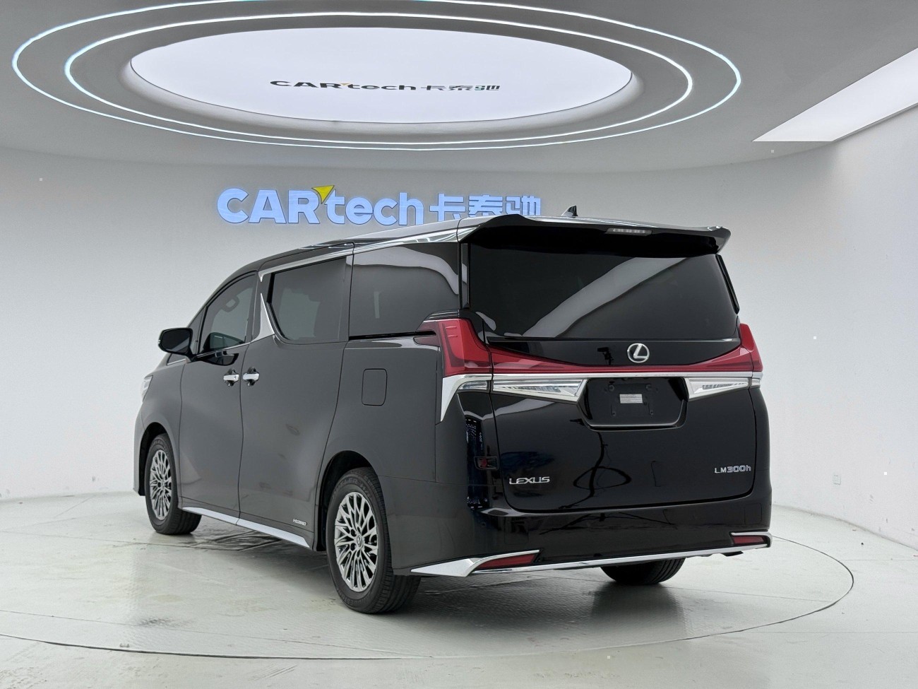 Lexus LM 300h 2023