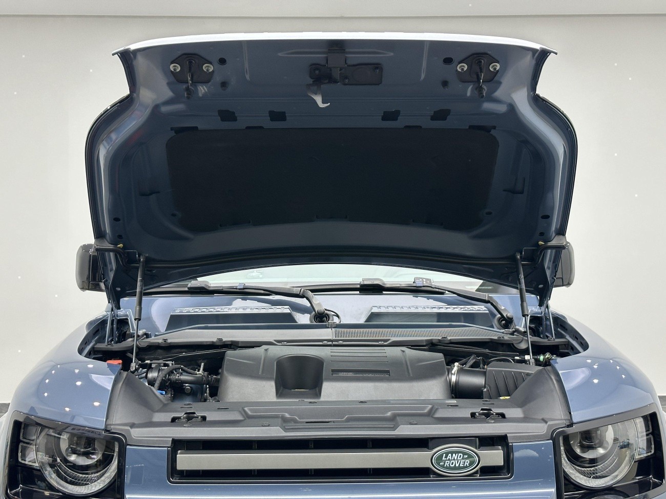 Land Rover Defender 2023