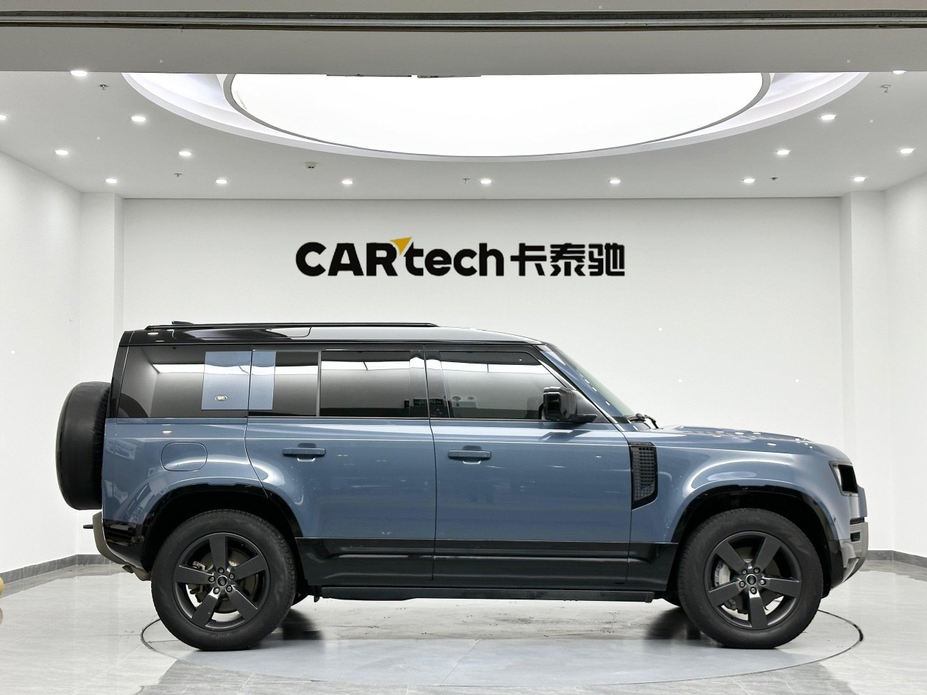 Land Rover Defender 2023