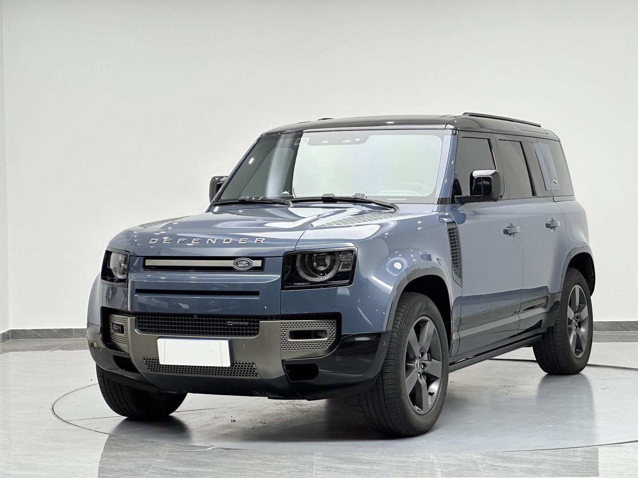 Land Rover Defender 2023