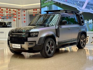 Land Rover Defender 2024