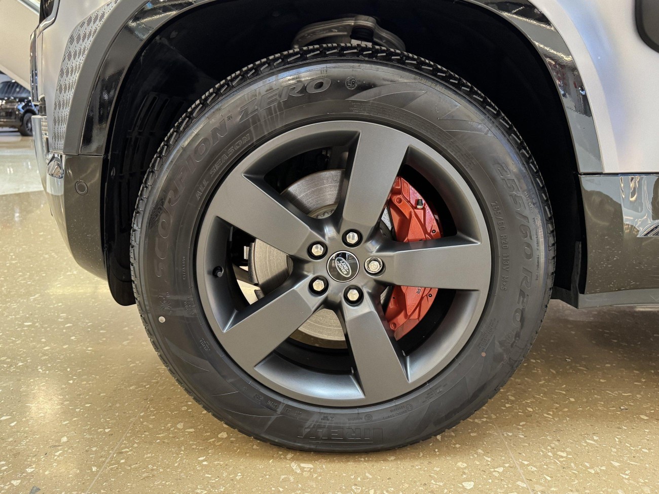 Land Rover Defender 2024