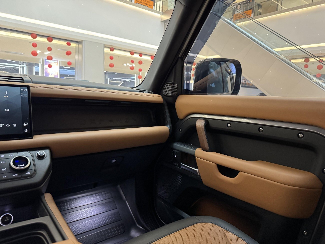 Land Rover Defender 2024