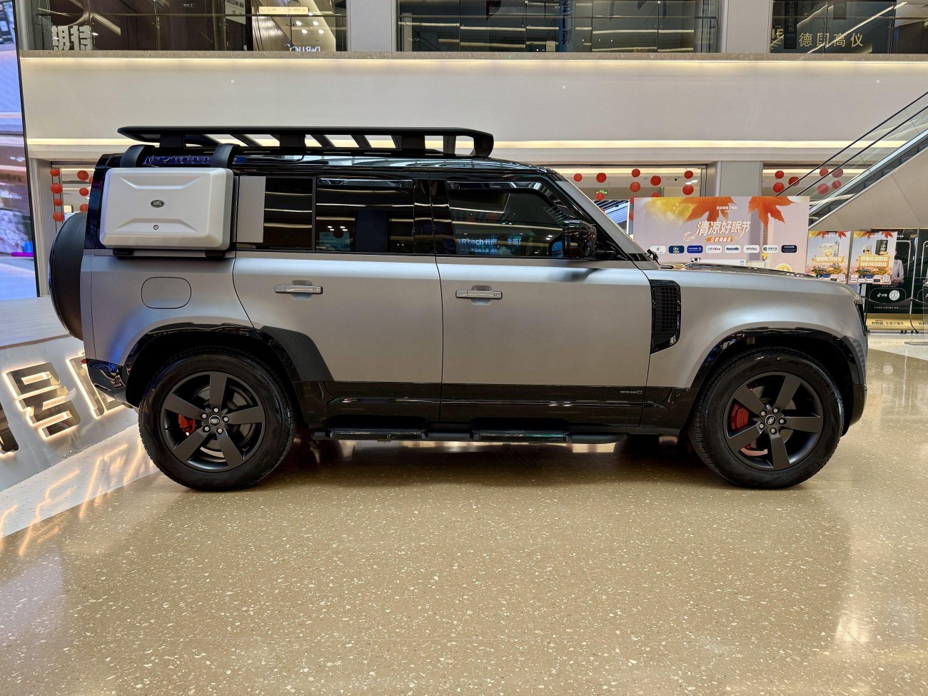 Land Rover Defender 2024