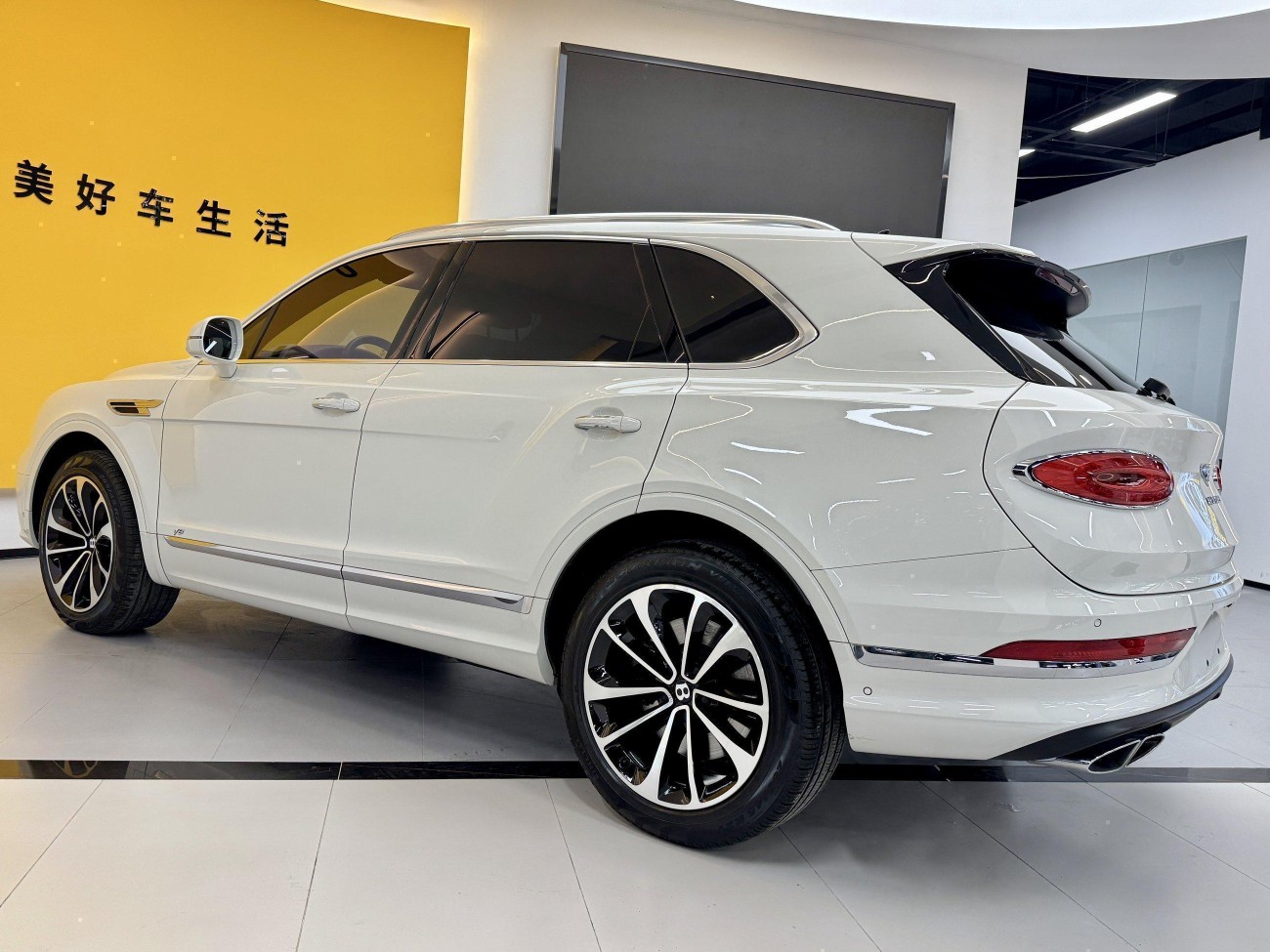 Bentley Bentayga 2023