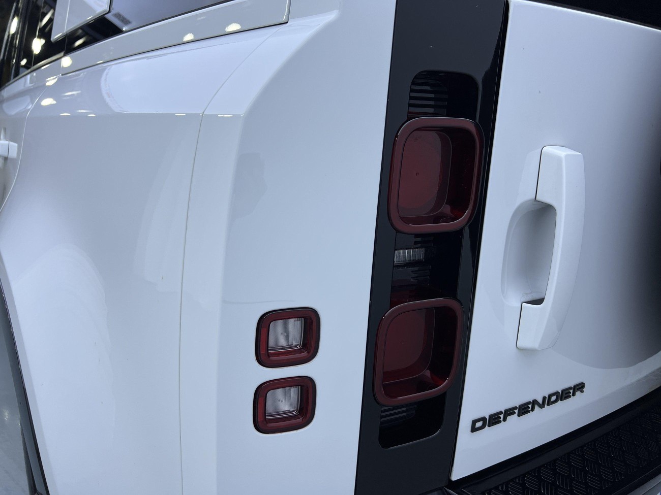 Land Rover Defender 2024