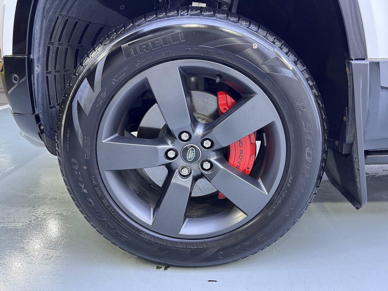 Land Rover Defender 2024