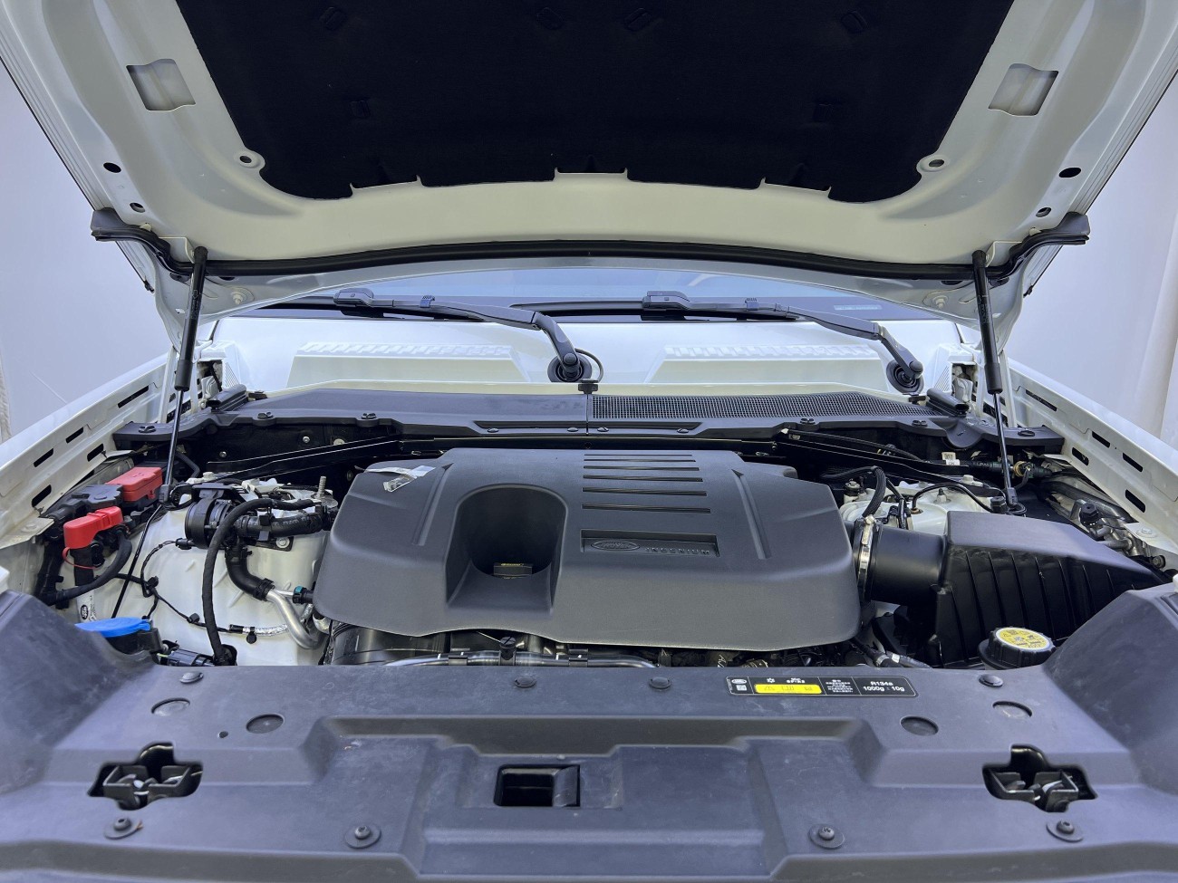 Land Rover Defender 2024