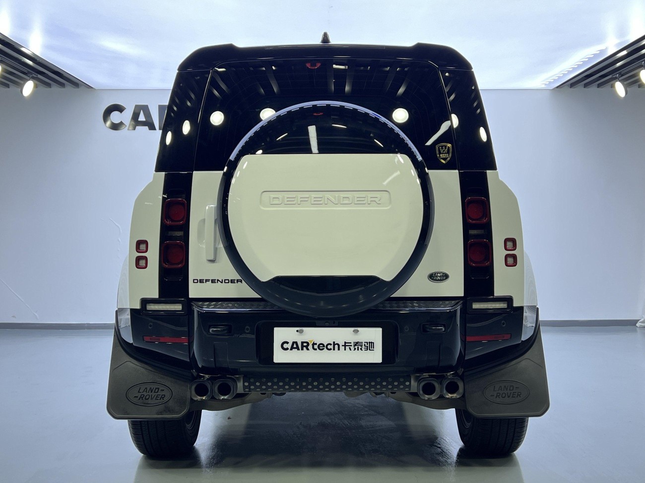 Land Rover Defender 2024